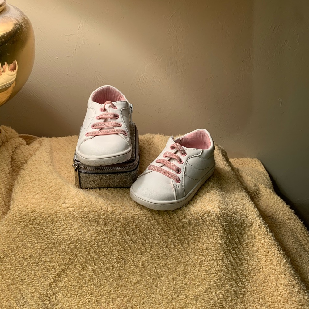 Shoes - Picture 2 of 4
